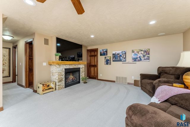 7570 S Grand Arbor Pl Place, Sioux Falls, SD 57108