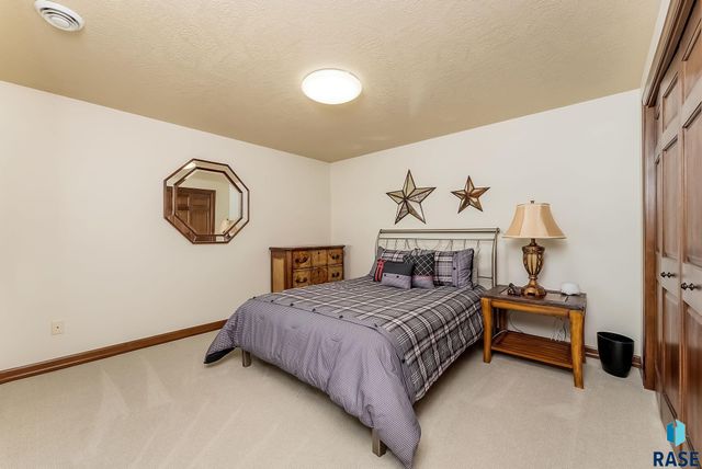 7570 S Grand Arbor Pl Place, Sioux Falls, SD 57108