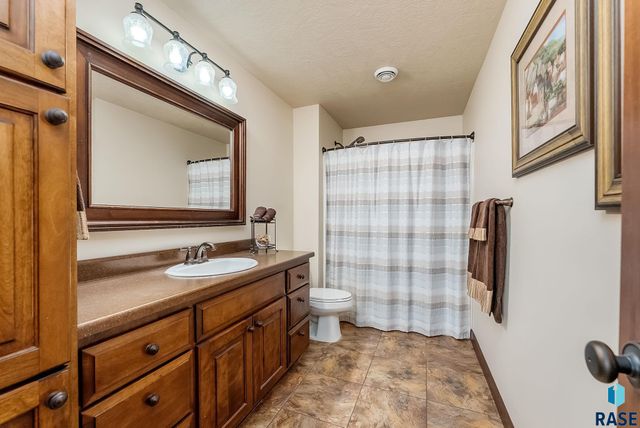 7570 S Grand Arbor Pl Place, Sioux Falls, SD 57108