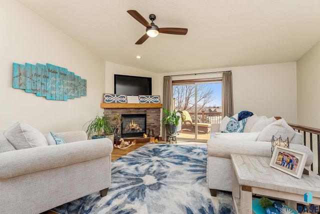 7570 S Grand Arbor Pl Place, Sioux Falls, SD 57108