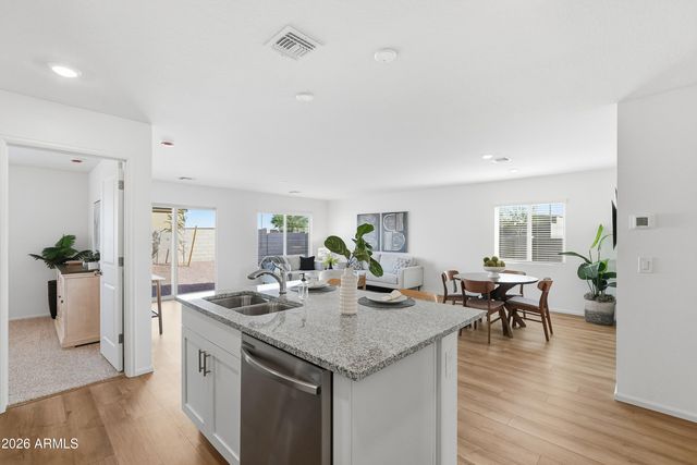 1396 W AZTEC Drive, Coolidge, AZ 85128