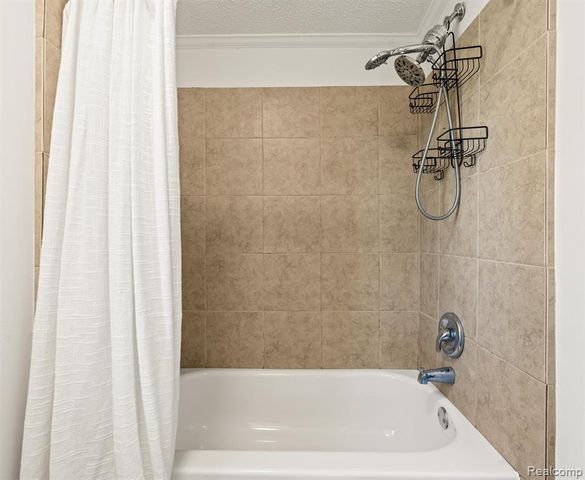 2900 Hensman Street, Keego Harbor, MI 48320