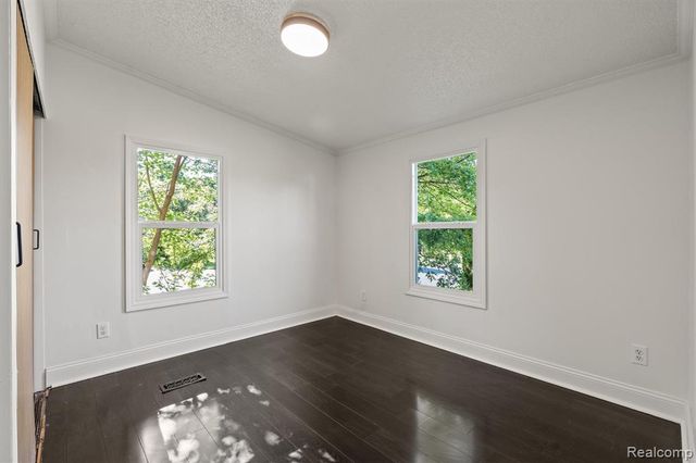 2900 Hensman Street, Keego Harbor, MI 48320