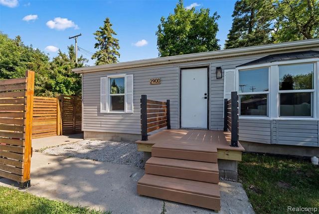 2900 Hensman Street, Keego Harbor, MI 48320