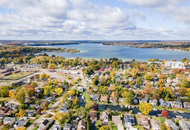 2900 Hensman Street, Keego Harbor, MI 48320
