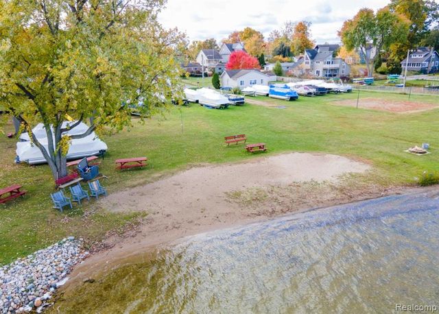 2900 Hensman Street, Keego Harbor, MI 48320