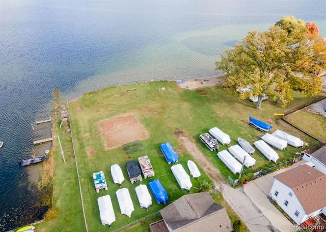 2900 Hensman Street, Keego Harbor, MI 48320