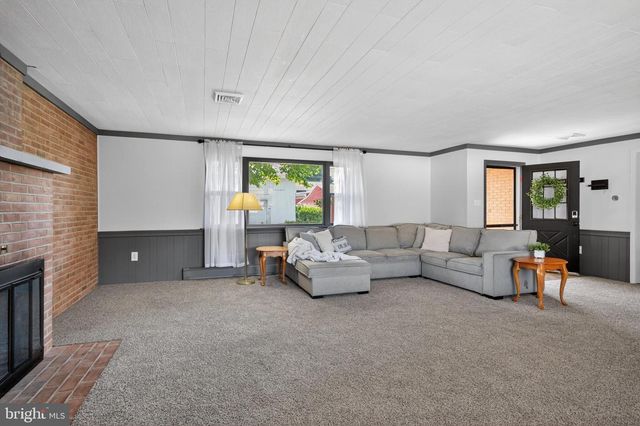 26 E CEDAR ST, Fleetwood, PA 19522