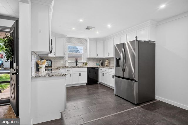 26 E CEDAR ST, Fleetwood, PA 19522