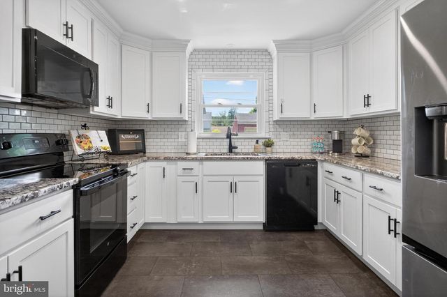 26 E CEDAR ST, Fleetwood, PA 19522