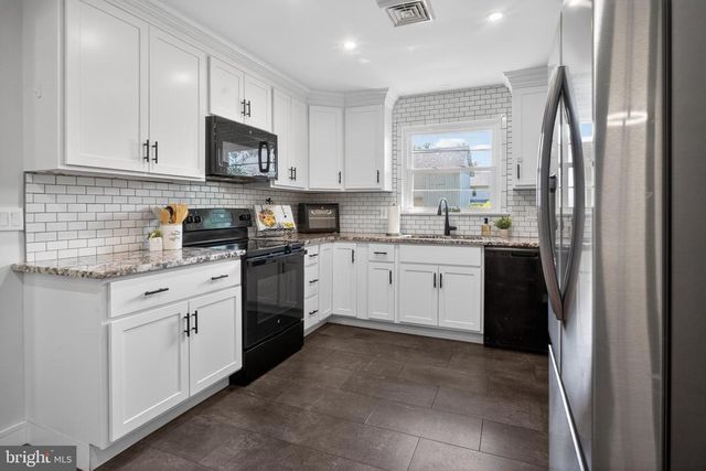 26 E CEDAR ST, Fleetwood, PA 19522