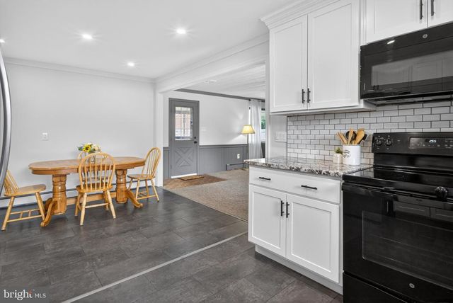26 E CEDAR ST, Fleetwood, PA 19522
