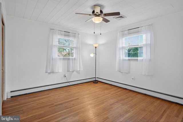 26 E CEDAR ST, Fleetwood, PA 19522
