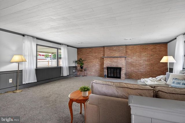 26 E CEDAR ST, Fleetwood, PA 19522