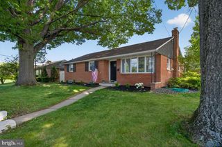 26 E CEDAR ST, Fleetwood, PA 19522