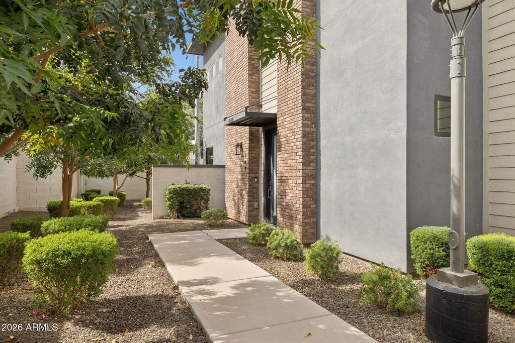 Image 1 of property listing at 167 E LEXINGTON Avenue, Gilbert, AZ 85234