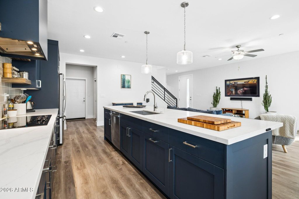 Image 10 of property listing at 167 E LEXINGTON Avenue, Gilbert, AZ 85234