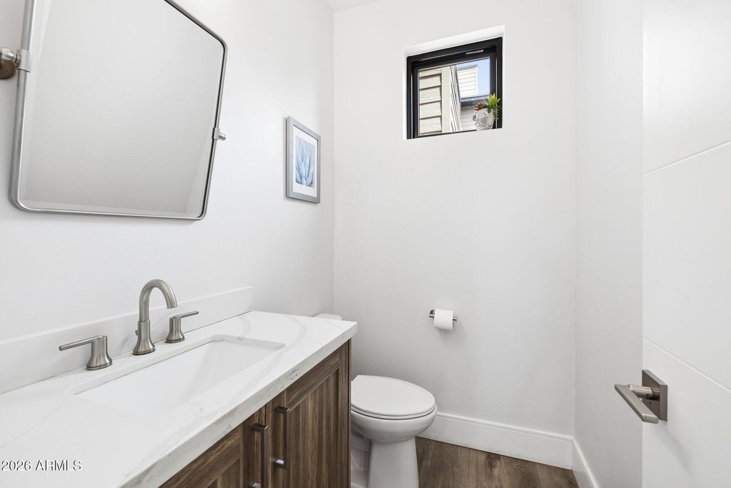 Image 15 of property listing at 167 E LEXINGTON Avenue, Gilbert, AZ 85234