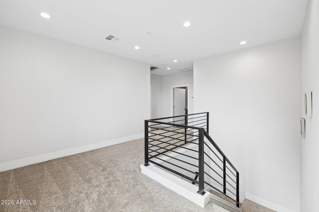Image 18 of property listing at 167 E LEXINGTON Avenue, Gilbert, AZ 85234