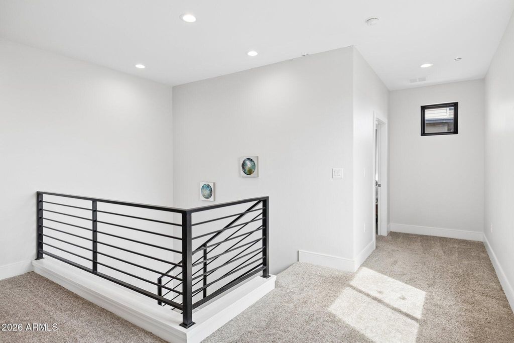 Image 19 of property listing at 167 E LEXINGTON Avenue, Gilbert, AZ 85234