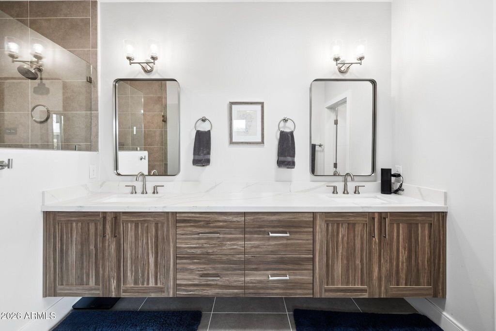Image 23 of property listing at 167 E LEXINGTON Avenue, Gilbert, AZ 85234