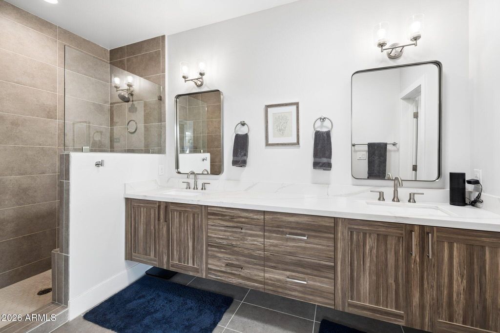 Image 24 of property listing at 167 E LEXINGTON Avenue, Gilbert, AZ 85234