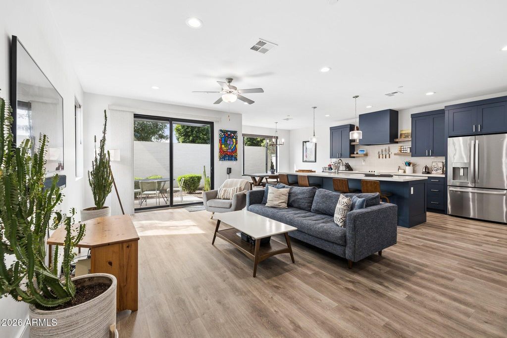 Image 3 of property listing at 167 E LEXINGTON Avenue, Gilbert, AZ 85234