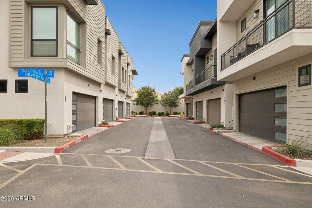 Image 36 of property listing at 167 E LEXINGTON Avenue, Gilbert, AZ 85234