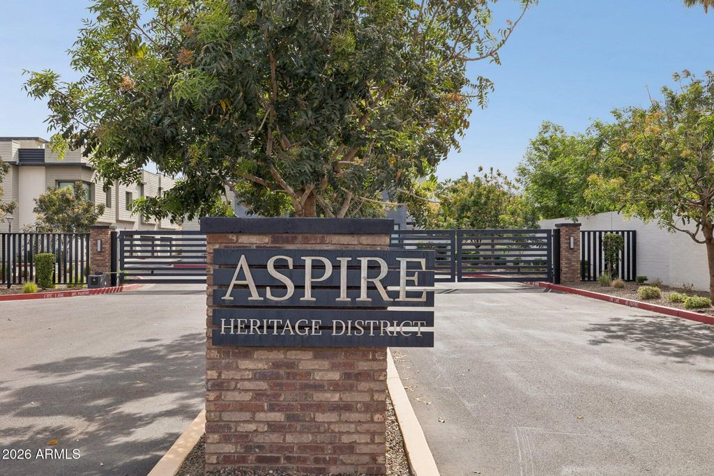 Image 38 of property listing at 167 E LEXINGTON Avenue, Gilbert, AZ 85234