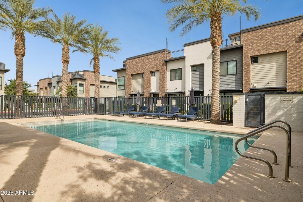 Image 42 of property listing at 167 E LEXINGTON Avenue, Gilbert, AZ 85234
