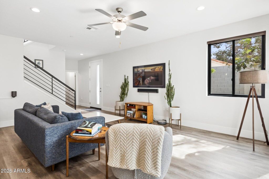 Image 5 of property listing at 167 E LEXINGTON Avenue, Gilbert, AZ 85234