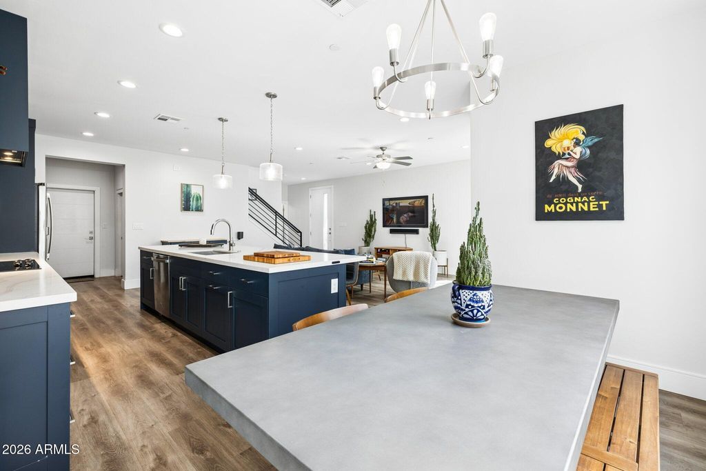 Image 9 of property listing at 167 E LEXINGTON Avenue, Gilbert, AZ 85234