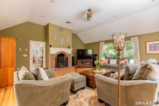 17 Sweet Meadow Road, Newtown, CT 06470