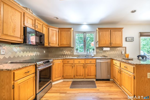 17 Sweet Meadow Road, Newtown, CT 06470