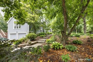 17 Sweet Meadow Road, Newtown, CT 06470