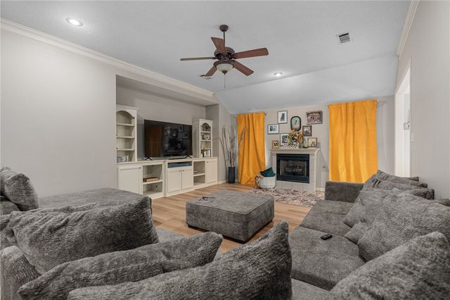 2722 Hills Boulevard, Van Buren, AR 72956