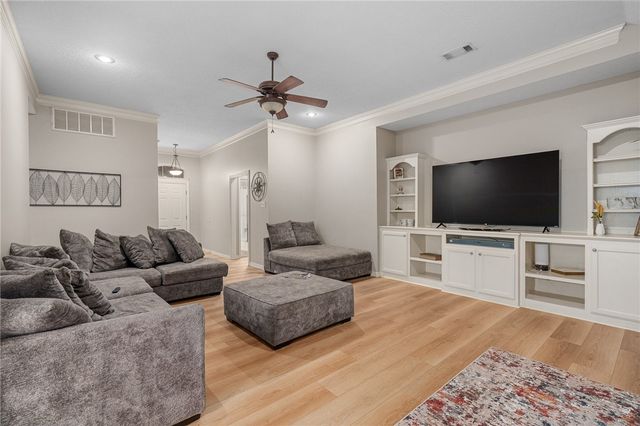 2722 Hills Boulevard, Van Buren, AR 72956