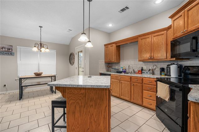 2722 Hills Boulevard, Van Buren, AR 72956