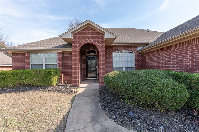 2722 Hills Boulevard, Van Buren, AR 72956