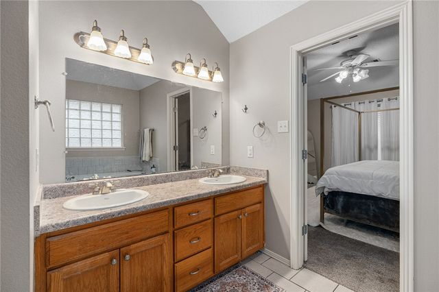 2722 Hills Boulevard, Van Buren, AR 72956