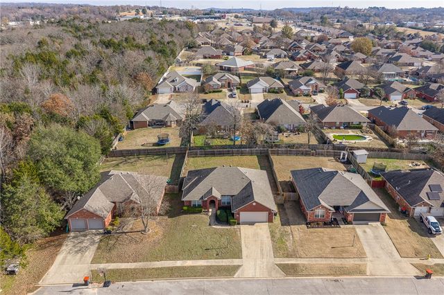 2722 Hills Boulevard, Van Buren, AR 72956