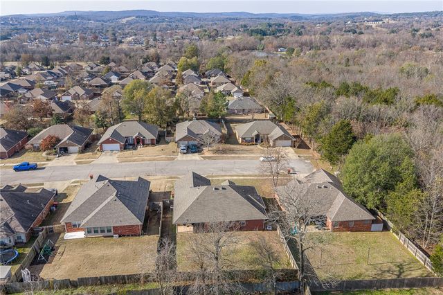 2722 Hills Boulevard, Van Buren, AR 72956