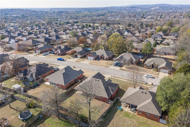 2722 Hills Boulevard, Van Buren, AR 72956