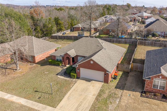 2722 Hills Boulevard, Van Buren, AR 72956