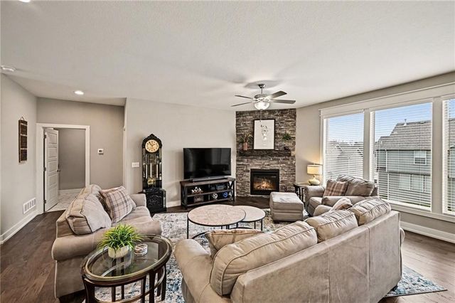 8715 NW 74th Terrace, Kansas City, MO 64152