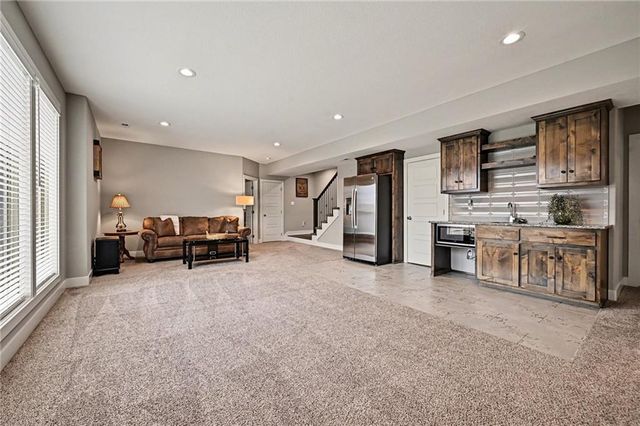 8715 NW 74th Terrace, Kansas City, MO 64152