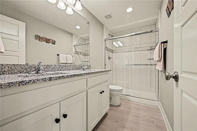 8715 NW 74th Terrace, Kansas City, MO 64152