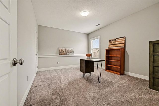 8715 NW 74th Terrace, Kansas City, MO 64152