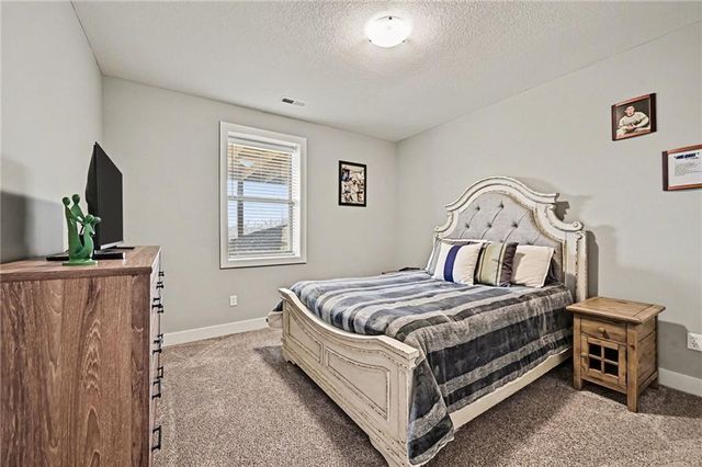 8715 NW 74th Terrace, Kansas City, MO 64152