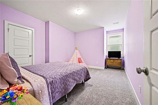 8715 NW 74th Terrace, Kansas City, MO 64152